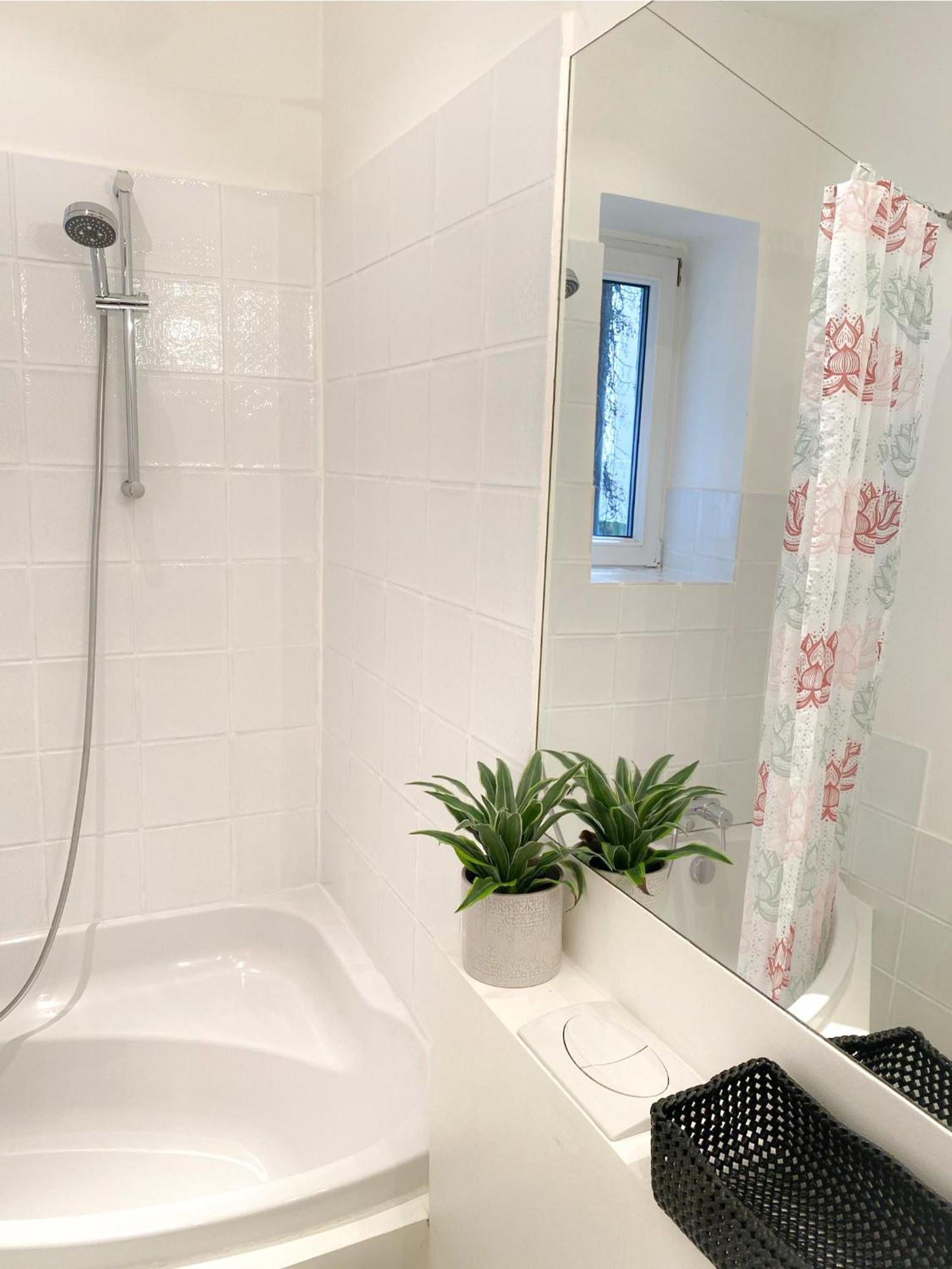 Apartments "Am Rheinorange", Netflix & Prime Duisburg Bagian luar foto